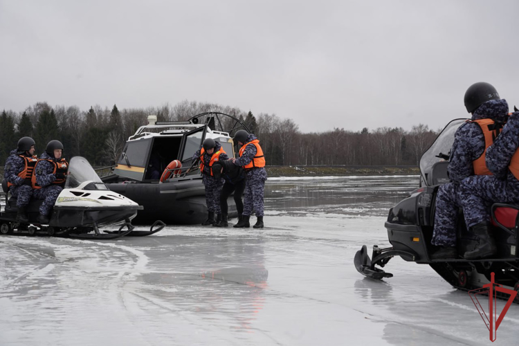 Росгвардия провела учения по пресечению диверсий на водоохранном объекте в Москве