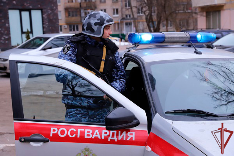 Столичные росгвардейцы задержали посетителя компьютерного клуба с наркотиками