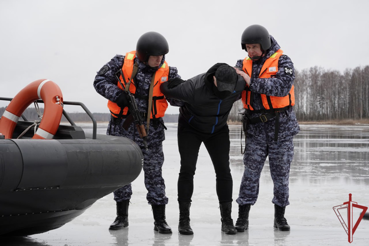 Росгвардия провела учения по пресечению диверсий на водоохранном объекте в Москве