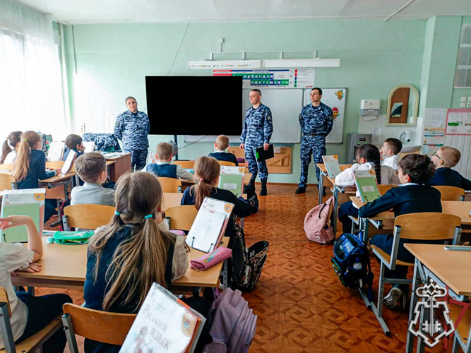 Столичные росгвардейцы провели урок мужества для гимназистов из Красногорска
