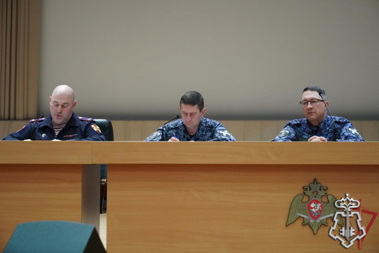 В Главном управлении Росгвардии по городу Москве провели учебно-методические сборы с должностными лицами подразделений вневедомственной охраны, ответственными за профессиональную служебную и физическую подготовку.