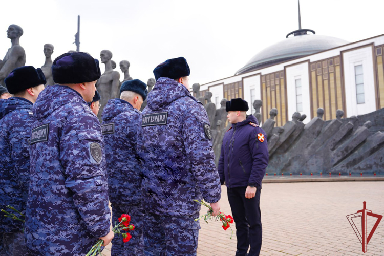 Столичные росгвардейцы отдали дань памяти жертвам нацизма