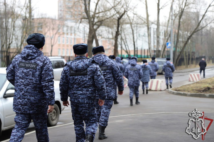 Росгвардейцы провели учения по пожарной безопасности в Москве