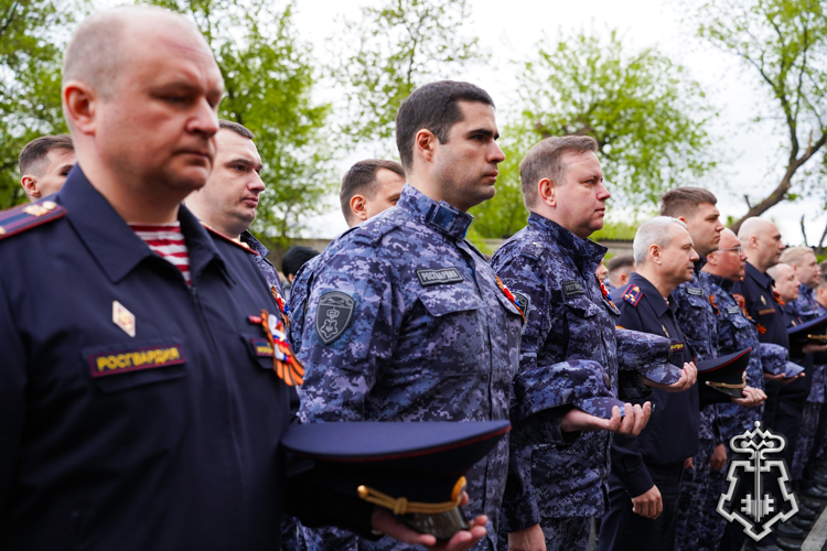 Торжественная церемония установки копии Знамени Победы прошла в Управлении вневедомственной охраны Росгвардии Москвы