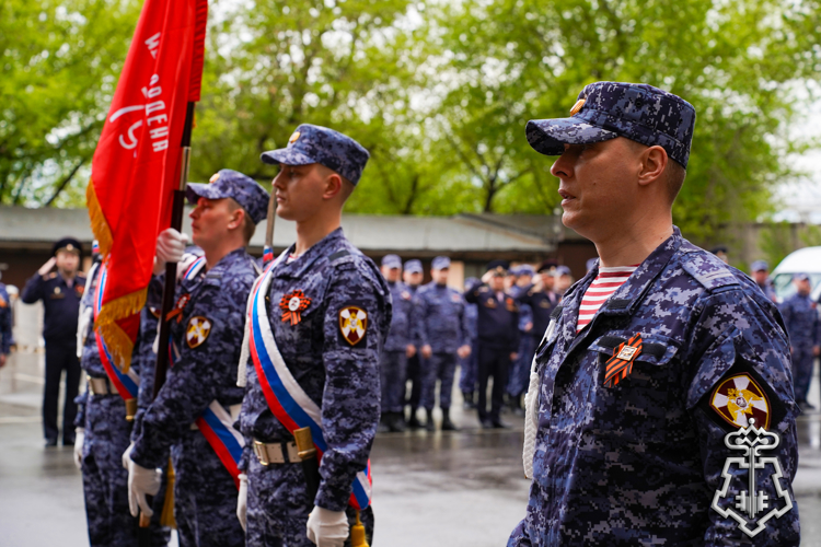 Торжественная церемония установки копии Знамени Победы прошла в Управлении вневедомственной охраны Росгвардии Москвы