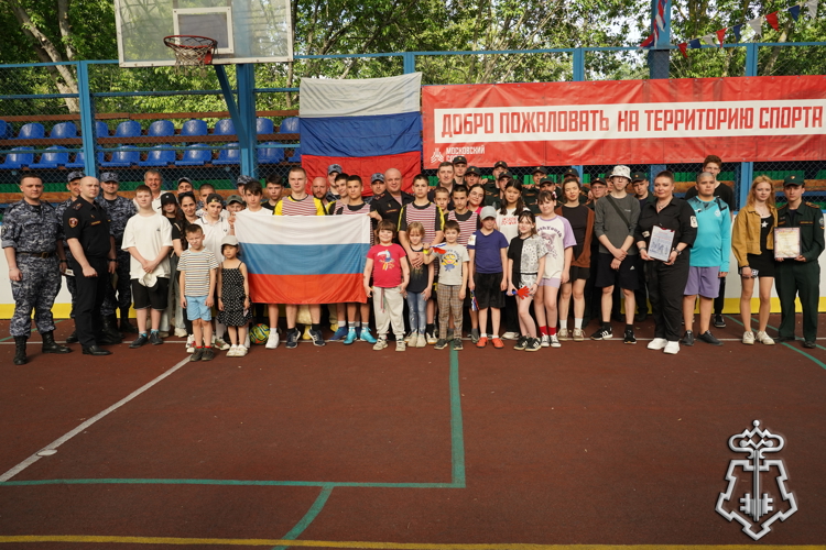 Столичные росгвардейцы провели товарищеский футбольный турнир для детей-сирот