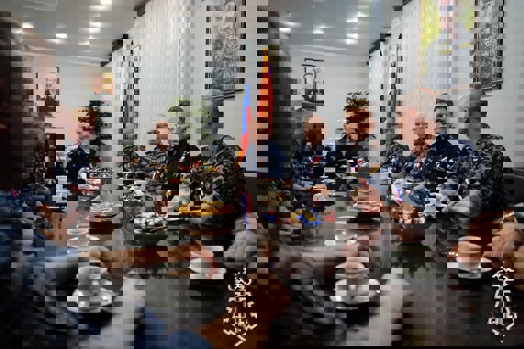 Начальник управления вневедомственной охраны столичной Росгвардии встретился с участниками СВО