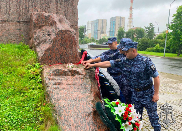 Столичные росгвардейцы почтили память ветеранов боевых действий в Москве 