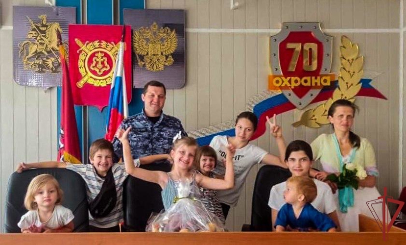 В День семьи, любви и верности многодетный росгвардеец поделился секретами семейного счастья