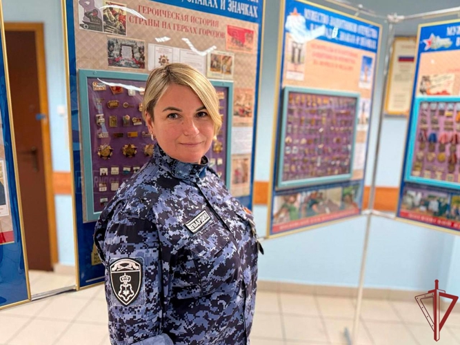 В день фотографа героем рубрики «Знай наших» стала сотрудница вневедомственной охраны столичного главка Росгвардии майор полиции Мария З.