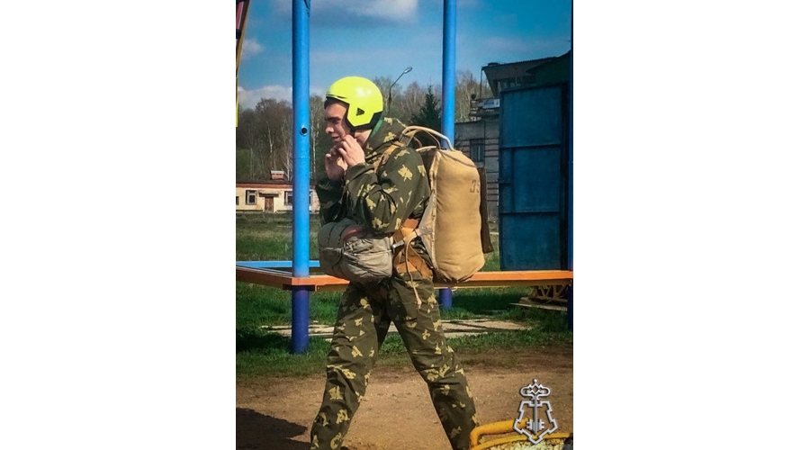 В День парашютиста героем рубрики «Знай наших» стал сотрудник вневедомственной   охраны столичного главка Росгвардии  младший лейтенант полиции Александр С.  