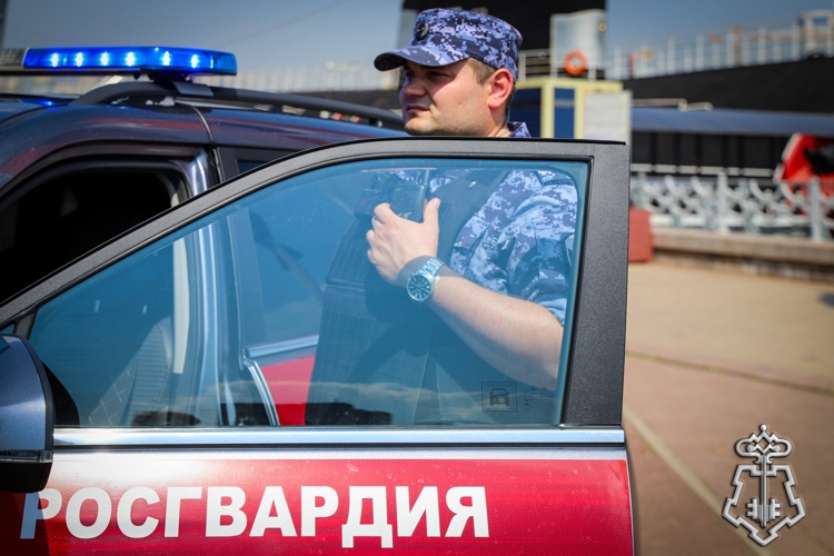 Московские росгвардейцы оказали помощь пострадавшему в ДТП велосипедисту