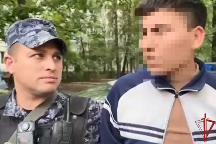 Столичные росгвардейцы задержали мужчину с крупной партией героина (видео)