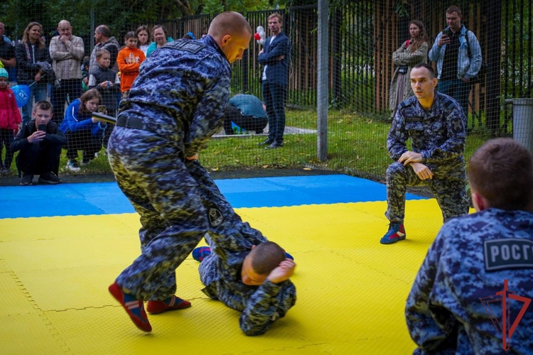 Столичные росгвардейцы познакомили гостей спортивного центра «Самбо 70» со своей работой (ВИДЕО)