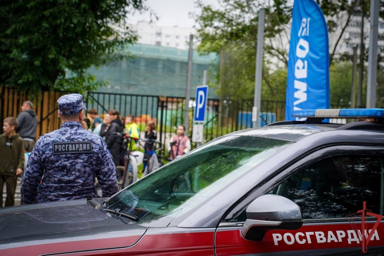 Столичные росгвардейцы познакомили гостей спортивного центра «Самбо 70» со своей работой (ВИДЕО)