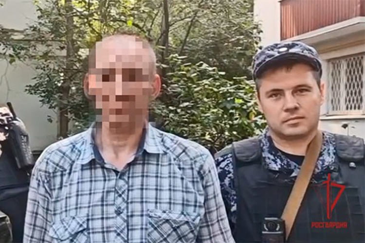 Росгвардейцы задержали подозреваемого в распространении наркотиков в Москве (ВИДЕО)