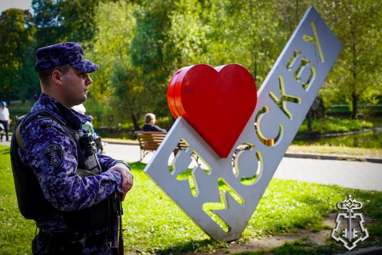Росгвардия обеспечила безопасность москвичей и гостей столицы в День города
