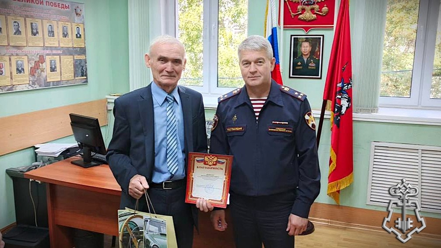 Столичные росгвардейцы поздравили сотрудников с Днем пожилых людей