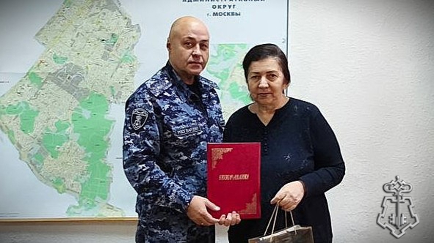 Столичные росгвардейцы поздравили сотрудников с Днем пожилых людей