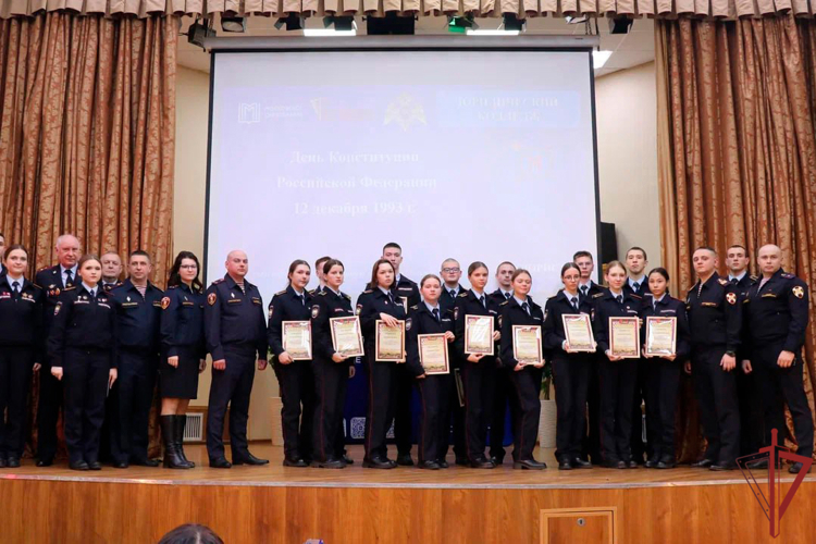Столичные росгвардейцы провели викторину для курсантов ко Дню Конституции