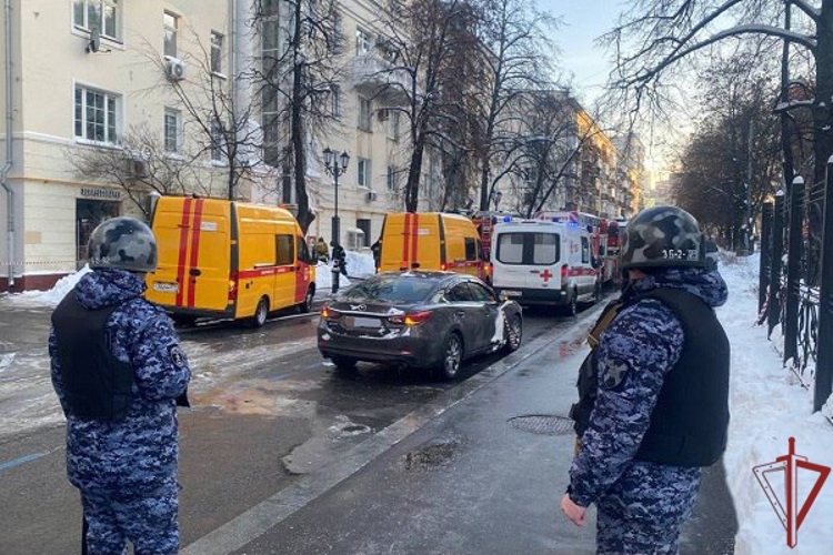Сотрудники Росгвардии обеспечили безопасность граждан при возгорании жилого дома в центре Москвы