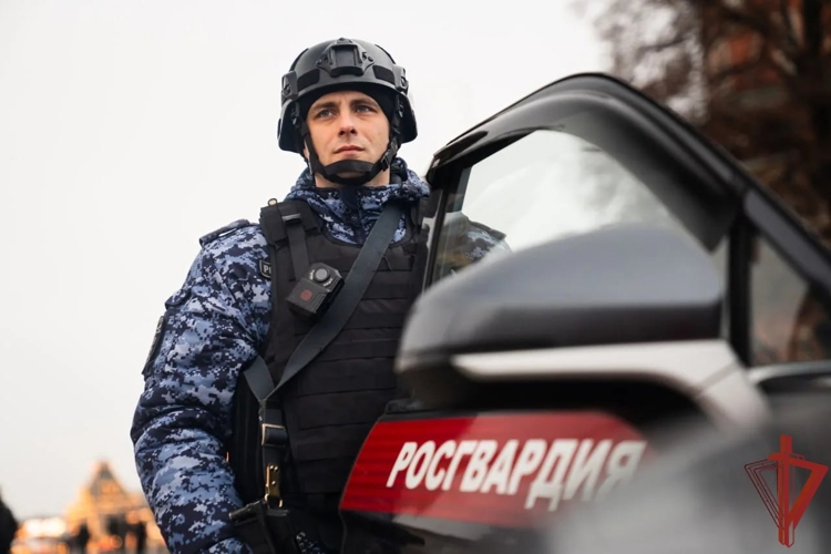 Столичные росгвардейцы задержали мужчину за хулиганство в торговом центре