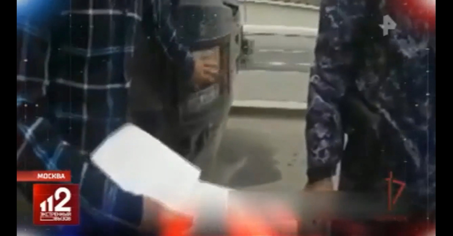 В Москве сотрудники вневедомственной охраны Росгвардии задержали водителя автомобиля, находящегося в розыске (видео) 
