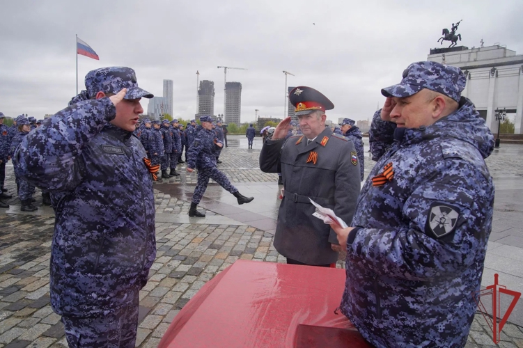 В преддверии Дня Победы на Поклонной горе состоялся торжественный выпуск росгвардейцев