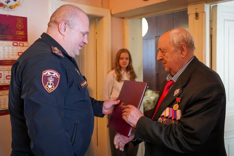 В столичном Управлении вневедомственной охраны поздравили с 93-летием председателя Совета ветеранов