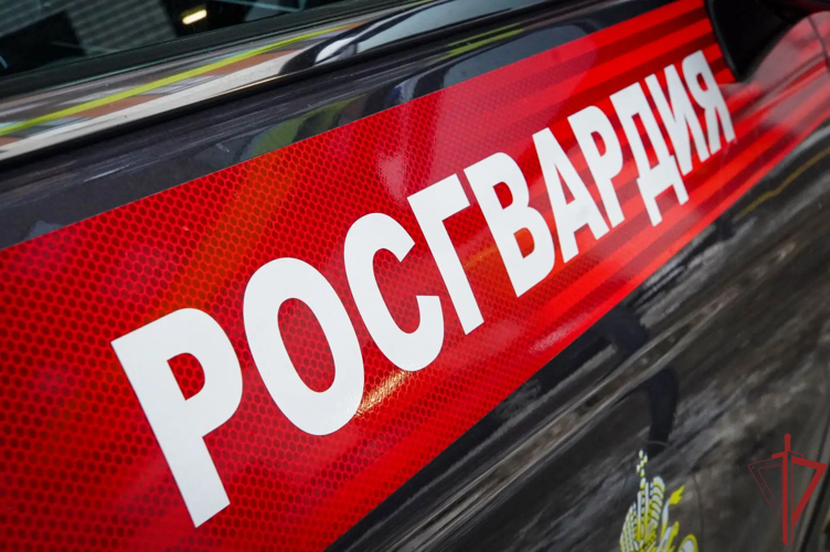 Росгвардейцы задержали москвичку с наркотиками (видео)