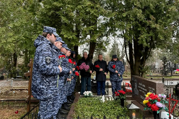 Столичные росгвардейцы почтили память Героя России