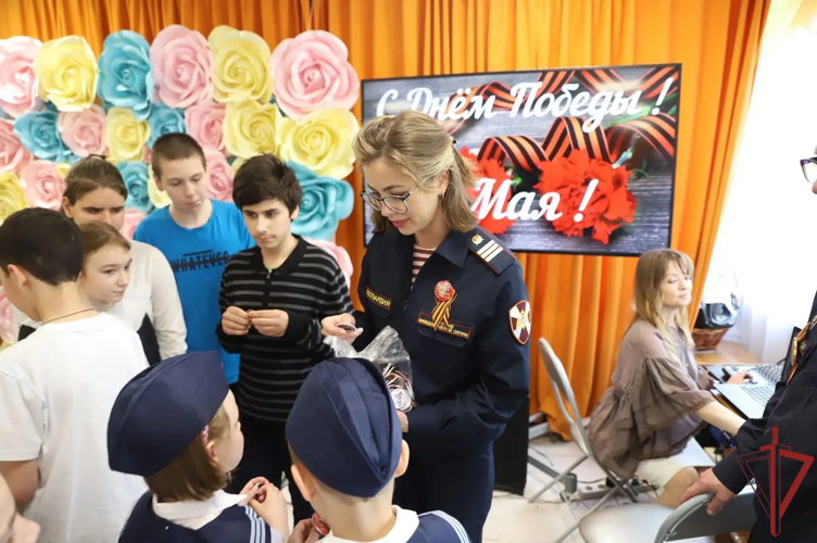Столичные росгвардейцы провели мероприятие, посвящённое 81-летию со Дня Победы, в подшефном семейном центре (видео)