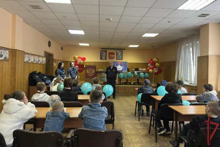 Столичные росгвардейцы провели «День открытых дверей» в подразделении вневедомственной охраны (ВИДЕО)