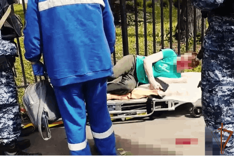 На востоке Москвы сотрудники Росгвардии пришли на помощь пострадавшей при падении женщине (видео)