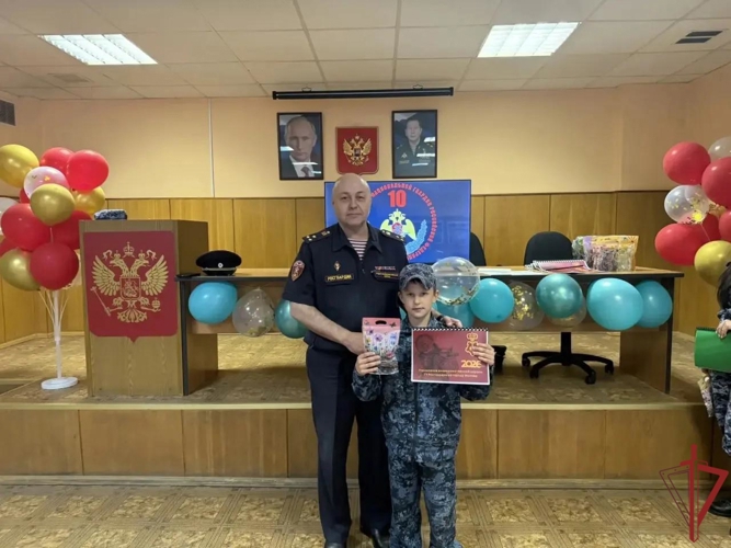 Столичные росгвардейцы провели «День открытых дверей» в подразделении вневедомственной охраны (ВИДЕО)