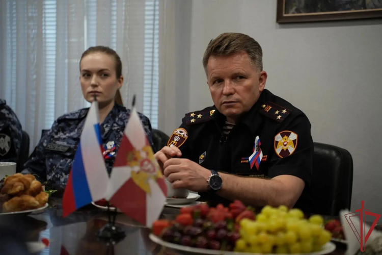 В Управлении вневедомственной охраны столичного главка Росгвардии отметили инициативных сотрудников подразделения (видео)