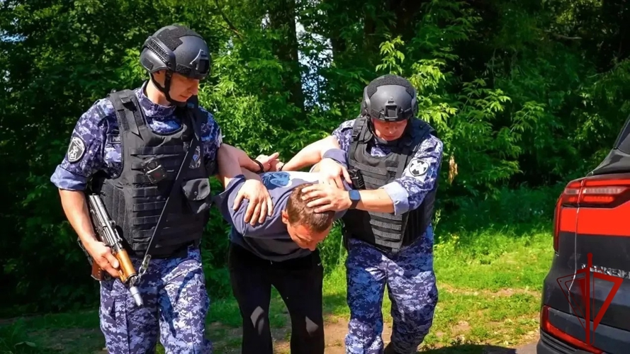 Столичные росгвардейцы провели тактико-специальные занятия на водоохранном объекте (видео)