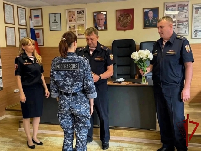 Сотрудникам вневедомственной охраны Главного управления  Росгвардии по городу Москве торжественно вручили табельное оружие