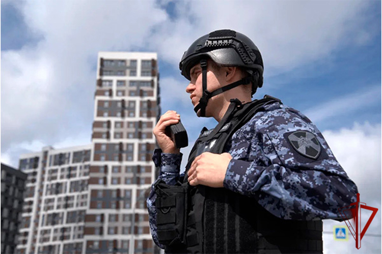 В центре столицы росгвардейцы задержали граждан, устроивших дебош в отеле (видео)