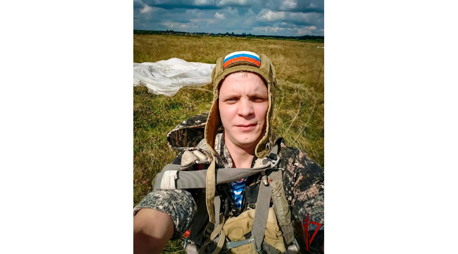Героем рубрики «Знай наших» в День парашютиста стал сотрудник вневедомственной охраны столичного главка Росгвардии