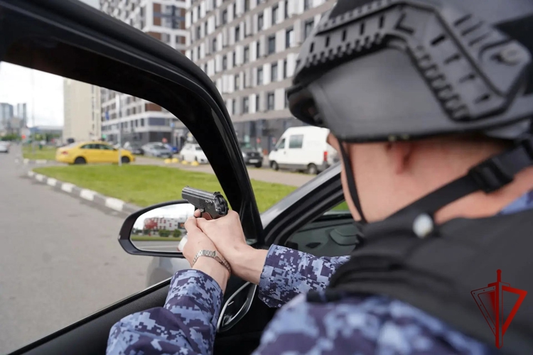 Столичные росгвардейцы задержали подозреваемого в квартирной краже (видео)