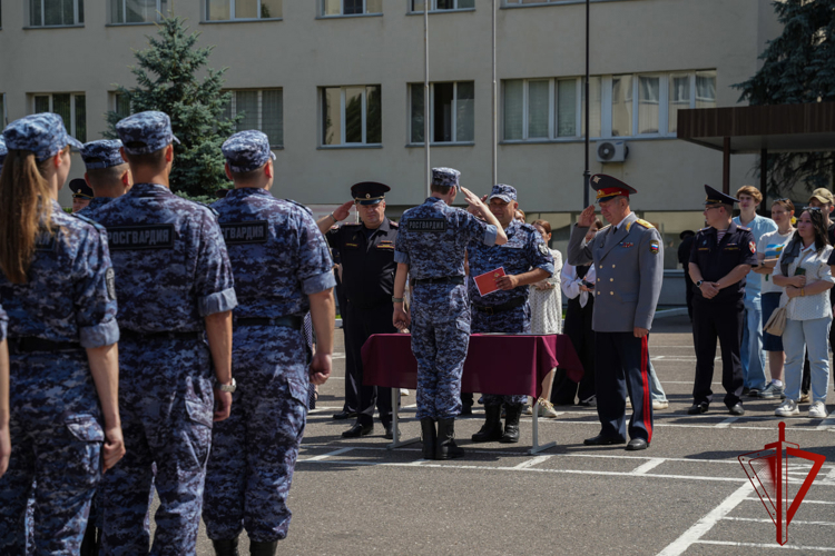 Более 120 росгвардейцев закончили обучение в Центре профессиональной подготовки