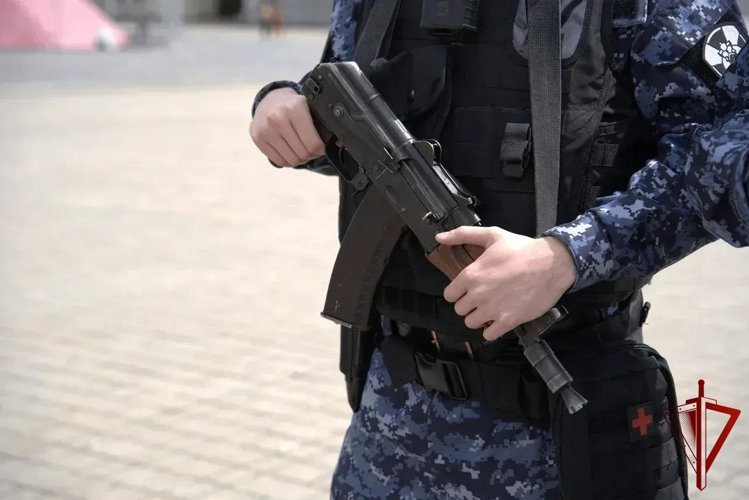 В центре столицы сотрудники Росгвардии задержали нарушителей общественного порядка (видео)