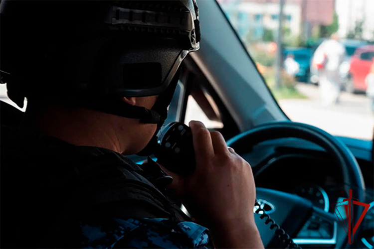 В центре столицы росгвардейцы задержали дебошира, устроившего погром в гостиничном номере (ВИДЕО)