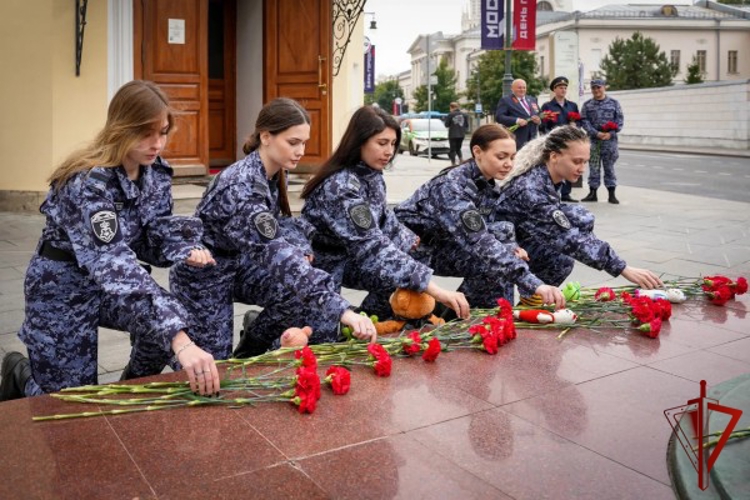 В День солидарности в борьбе с терроризмом столичные росгвардейцы провели памятное мероприятие, посвященное трагическим событиям в Беслане 