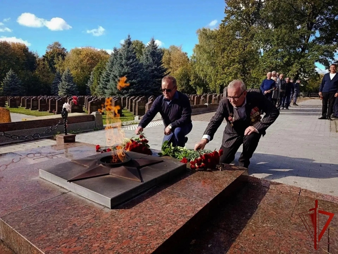В Москве росгвардейцы почтили память защитников столицы