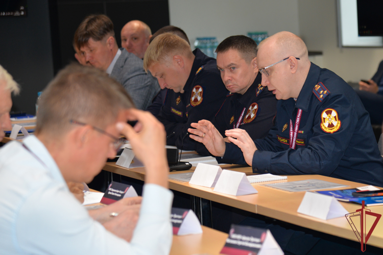 Начальник Управления вневедомственной охраны столичного главка Росгвардии полковник полиции Александр Романенко принял участие в техническом совете ГУВО Росгвардии в Екатеринбурге (видео)