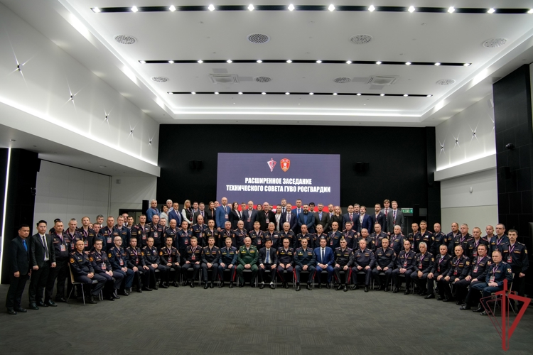 Начальник Управления вневедомственной охраны столичного главка Росгвардии полковник полиции Александр Романенко принял участие в техническом совете ГУВО Росгвардии в Екатеринбурге (видео)