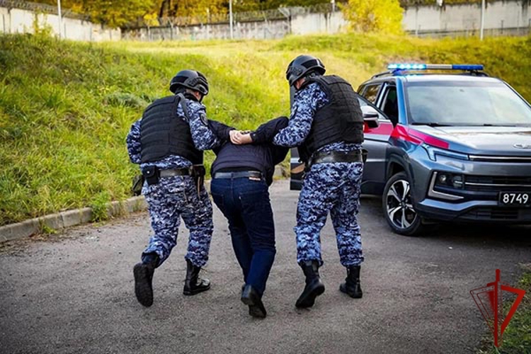 В Москве росгвардейцы провели тактико-специальную тренировку на охраняемом объекте (видео)