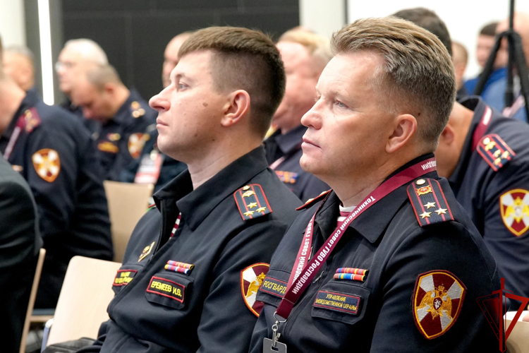 Начальник Управления вневедомственной охраны столичного главка Росгвардии полковник полиции Александр Романенко принял участие в техническом совете ГУВО Росгвардии в Екатеринбурге (видео)